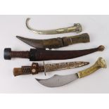 Edged knives a selection of minor examples, condition varies.