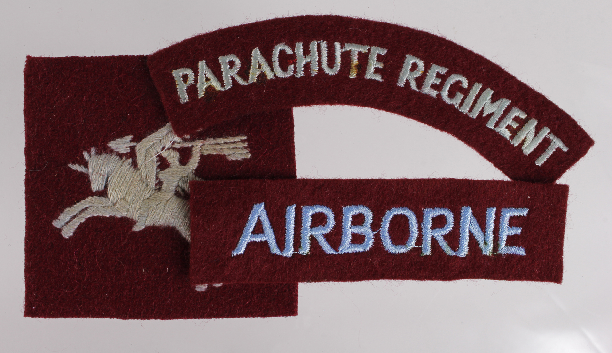 Cloth Badges: Airborne group of WW2 badges, Parachute Regiment shoulder title - 1st & 6th Airborne