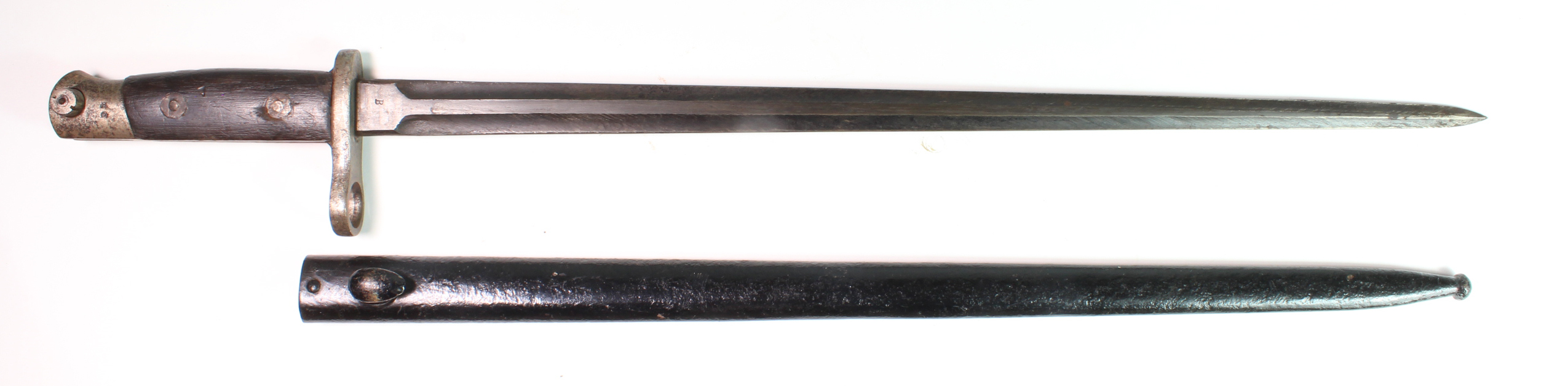 Bayonet Belgium model 1916 Epee with scabbard.