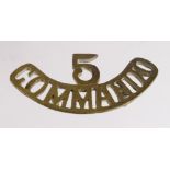 Badge a brass field made "5 Commando" shoulder title