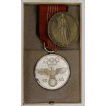 German Olympics medal Berlin 1936 with a ditto medallion, in fitted case
