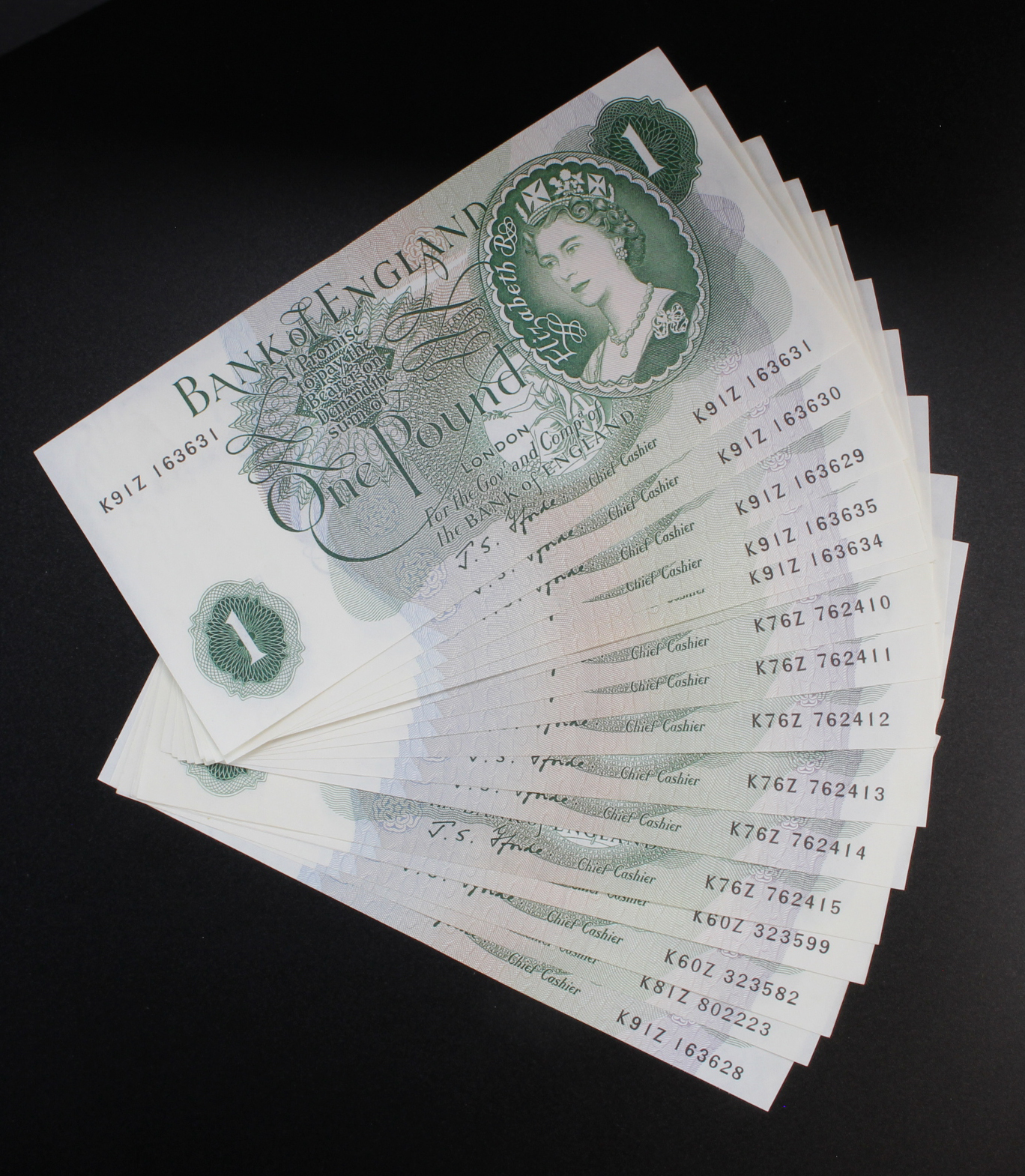 Fforde 1 Pound (17) issued 1967, a collection of notes all with prefix K__Z, these with small 'G' on