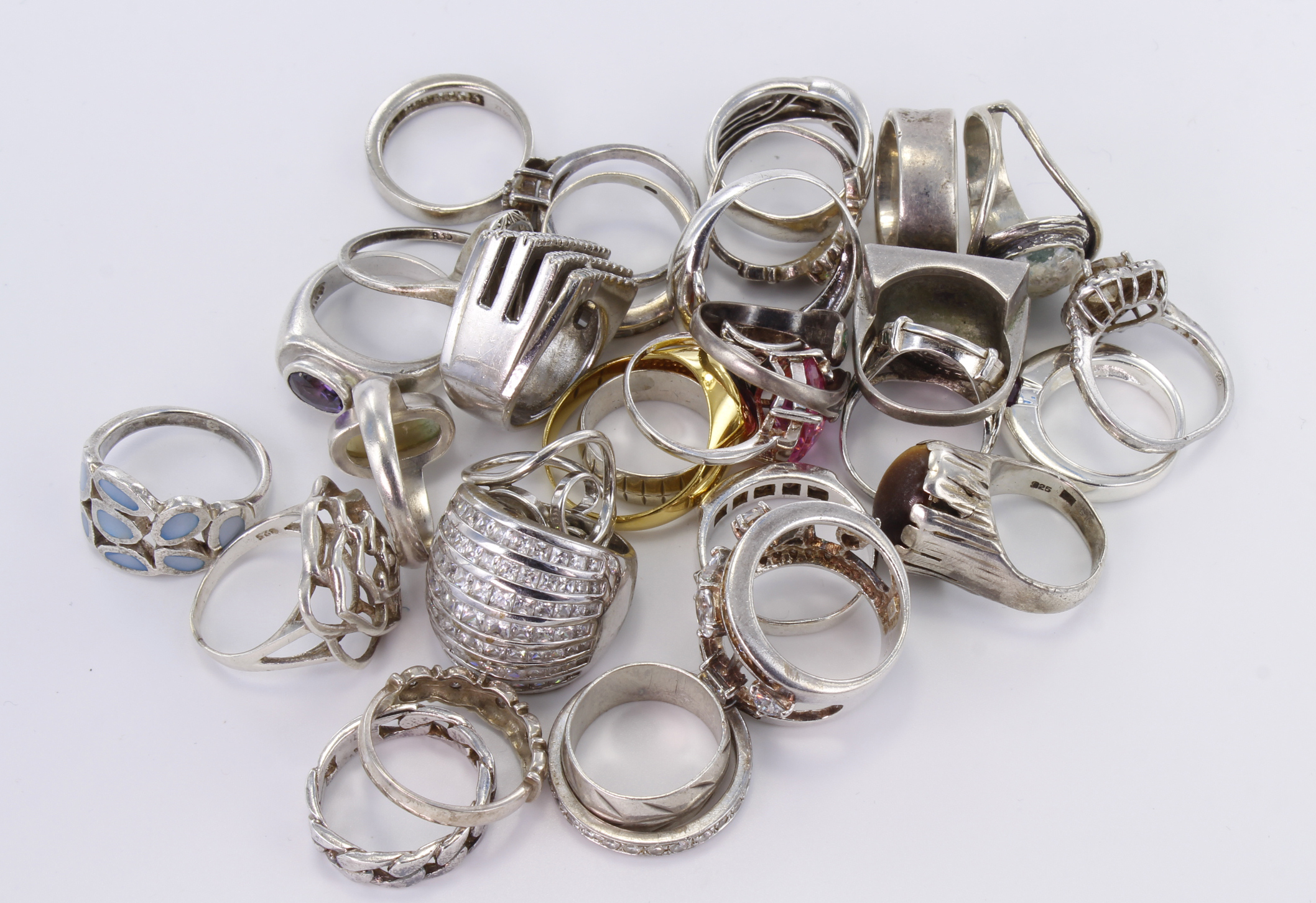 Good assortment of mixed silver rings (approx 160g)