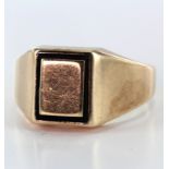 9ct Gold Signet Ring bordered by Onyx size S weight 4.7g