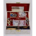 Jewellery box containing a quantity of mixed yellow metal, 9ct / white metal, silver jewellery