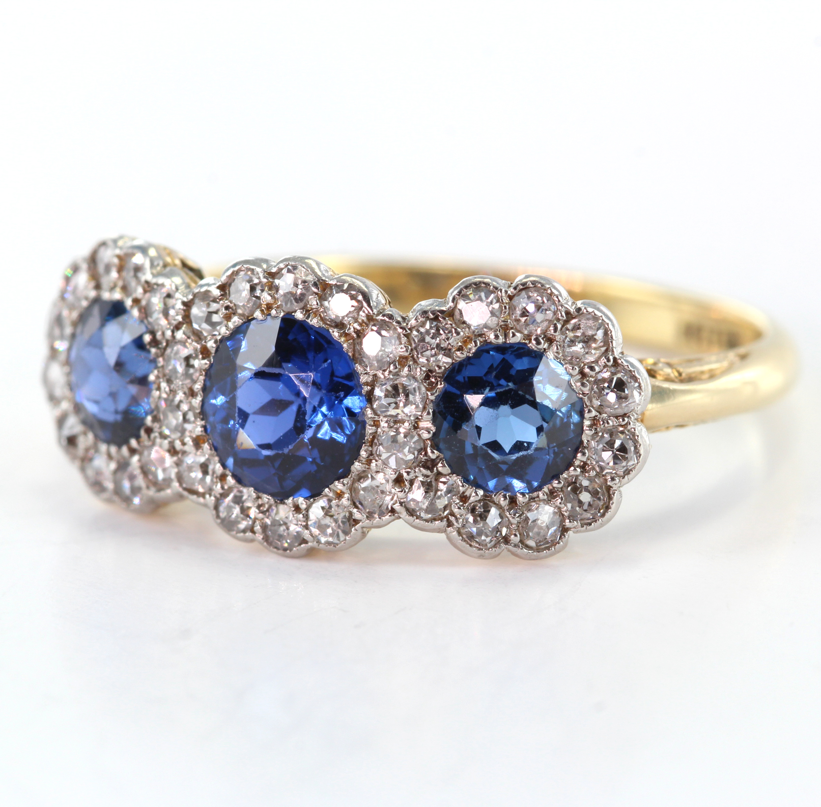 18ct Gold Sapphire and Diamond Ring size O weight 3.0g