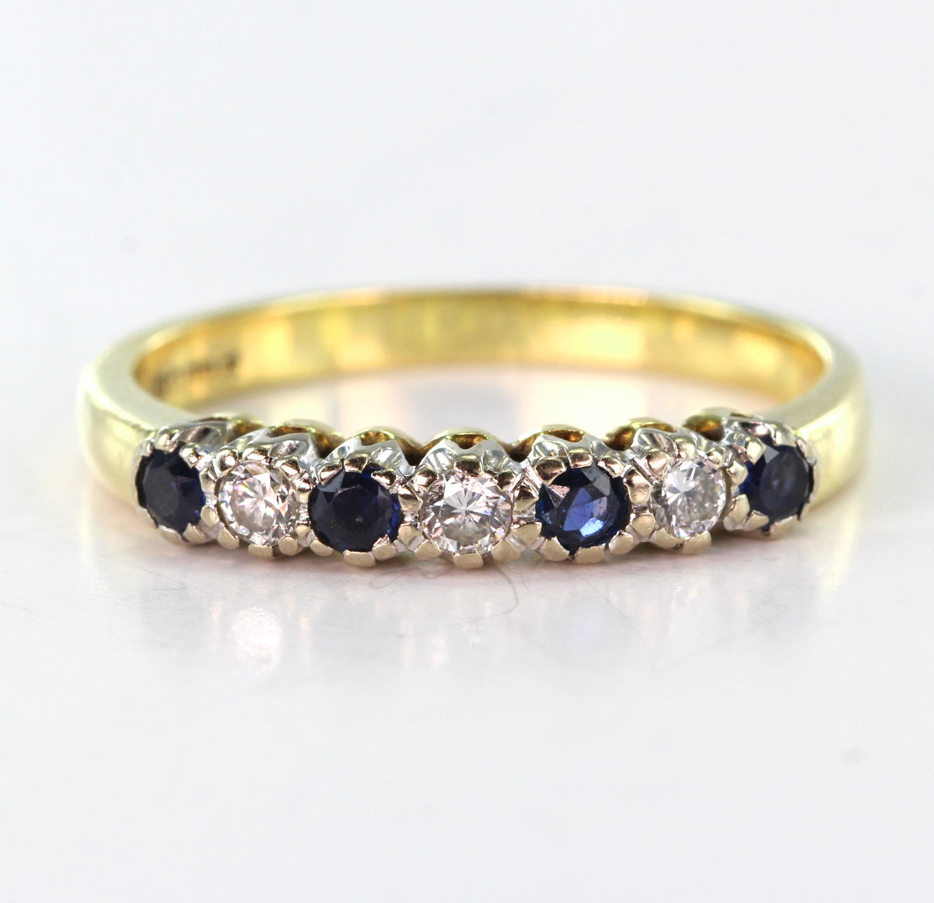 18ct Gold Sapphire and Diamond Ring size N weight 3.0g