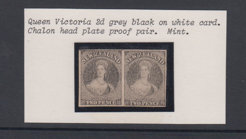 Stamps, large and useful collection of New Zealand stamps in 3 albums (1 empty) containing a mint - Image 2 of 11