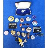 Badges, 20+ badges to include a silver boxed Concord badge, 'Dogs Love Vims', 'Reading Speedway',