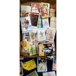 Trade cards, a large quantity of cards, various manufacturers & series, duplication throughout