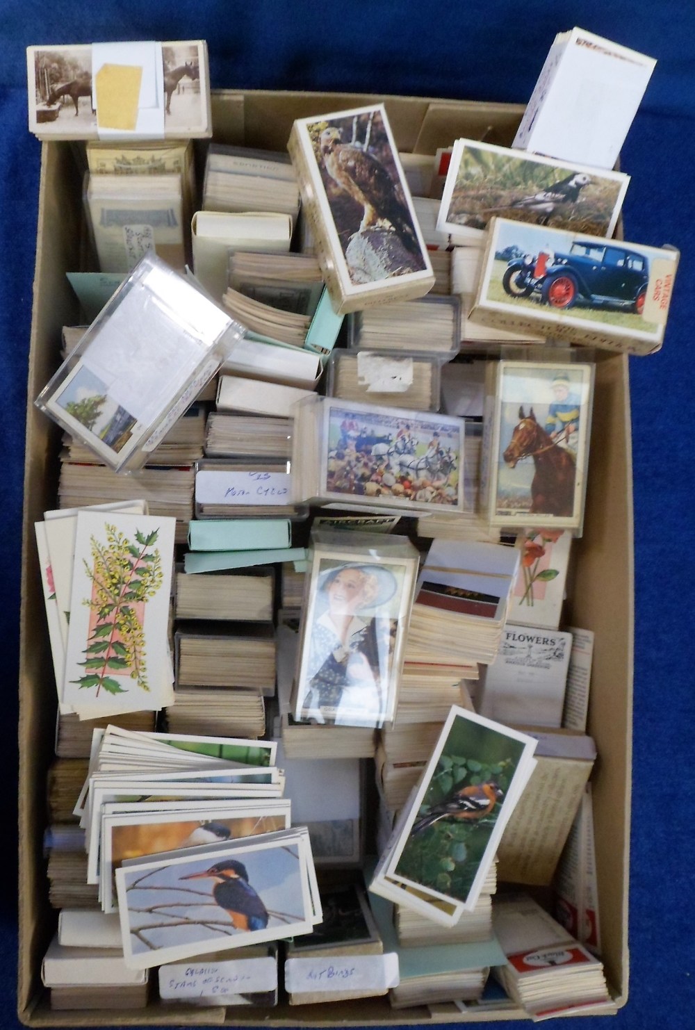 Cigarette cards, accumulation of approx. 60 sets in duplication, various issuers, most appear to