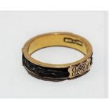 Late Victorian 9ct gold mourning ring with a band of plaited hair, engraved monogram, stamped 9ct