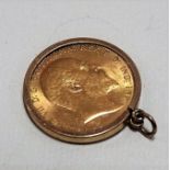 Edward VII 9ct gold mounted 1909 full sovereign pendant, weight 9.1g approx.