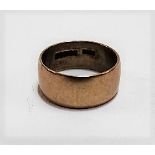 9ct gold plain wedding band, weight 4.1g approx.