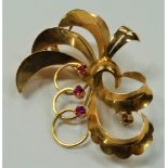 Modern 18ct Italian gold knot brooch set with three rubies, maker RAF, width 52mm, weight 10.3g