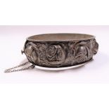 Silver hollow bangle embossed with roses, width 6.5cm, weight 27.5cm.