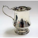 George V silver pedestal mug, Birmingham 1925, height 8.5cm, weight 2.45oz approx.