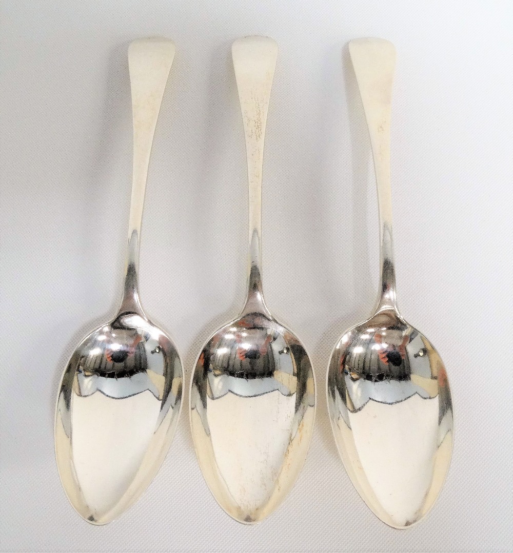 Victorian silver set of three Old English pattern tablespoons, maker RM EH, Sheffield 1880, weight