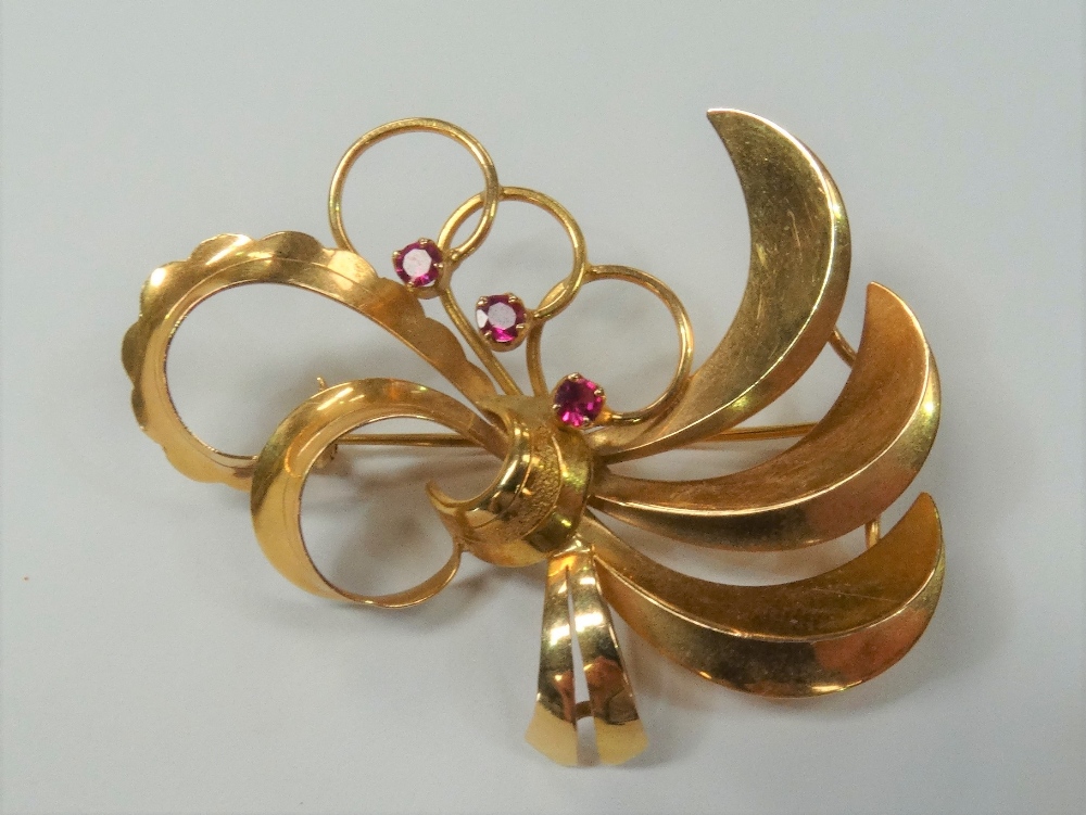 Modern 18ct Italian gold knot brooch set with three rubies, maker RAF, width 52mm, weight 10.3g - Image 2 of 3