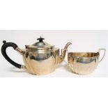 George V silver teapot and sucrier, of oval fluted form, maker CS & HS, London 1920, weight 23.35oz