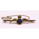 9ct gold & enamel RAF Sweetheart brooch, width 50mm, weight overall 4g approx