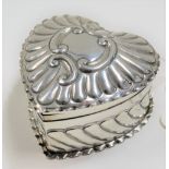 Victorian silver heart-shaped trinket box by Deakin & Francis, Birmingham 1887, weight 2.45oz