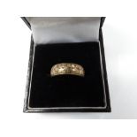 9ct hallmarked gold wedding band with engraved decoration, weight 5.8g approx