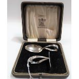 George V silver pusher and spoon by Elkington & Co, Birmingham 1930, within case, weight 1.60oz