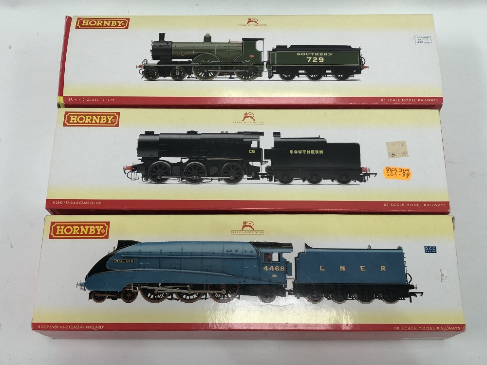 Three modern Hornby OO gauge locomotives, R2711, Class A4 'Mallard' & Class Q1 'C8' (3)