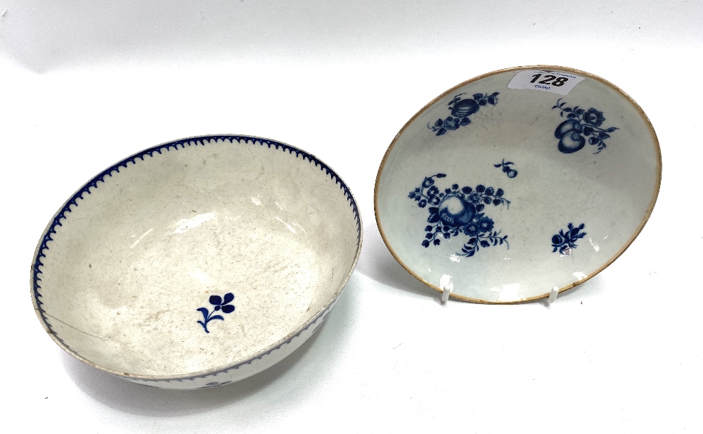 A late 18th century Worcester blue and white decorated dish, decorated with fruit and foliate - Image 2 of 3