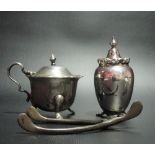 Silver pepper shaker, Chester 1911; together with a silver lidded mustard pot with blue glass