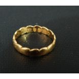 22ct hallmarked gold band ring, weight 2.8g approx.