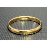 9ct hallmarked gold wedding band, weight 2.7g approx.