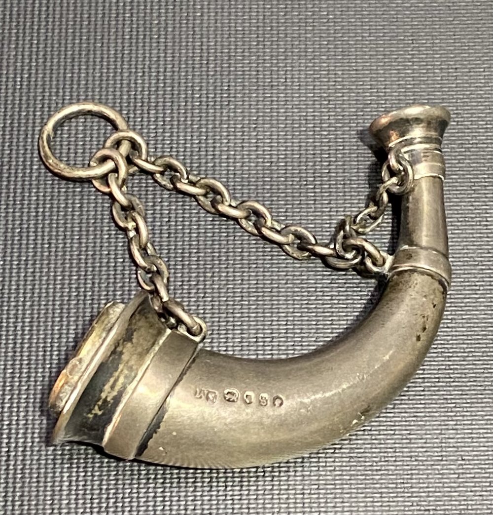 Victorian silver vinaigrette by S. Mordan, in the form of a horn, London 1873, length 7.5cm (