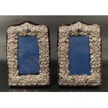 Pair of modern silver mounted small photograph frames, Birmingham 1970, aperture size 5.5 x 3cm (2)