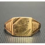 9ct hallmarked gold signet ring, weight 3.7g approx.