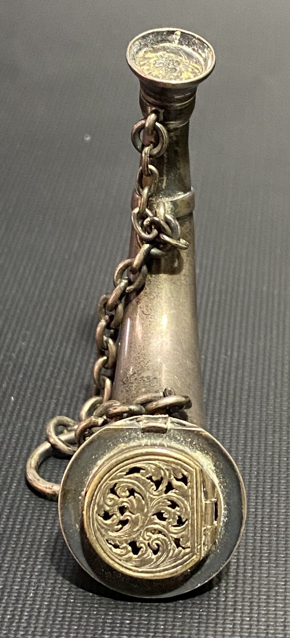 Victorian silver vinaigrette by S. Mordan, in the form of a horn, London 1873, length 7.5cm ( - Image 4 of 4