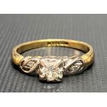 18ct gold diamond set ring with central diamond of 0.20ct spread approx, the stone flanked by two