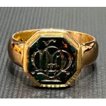 Victorian 18ct hallmarked gold blood stone seal ring, with Sheffield hallmark possibly 1864,