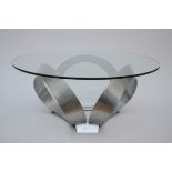 An aluminum table with a round glass tabletop (97x40cm)