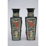 Pair of famille verte Chinese porcelain vases with relief decor (*) (24cm)
