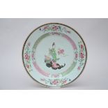 A platter in Chinese porcelain 'immortal He Xiangu', Yongzheng period (*) (36cm)