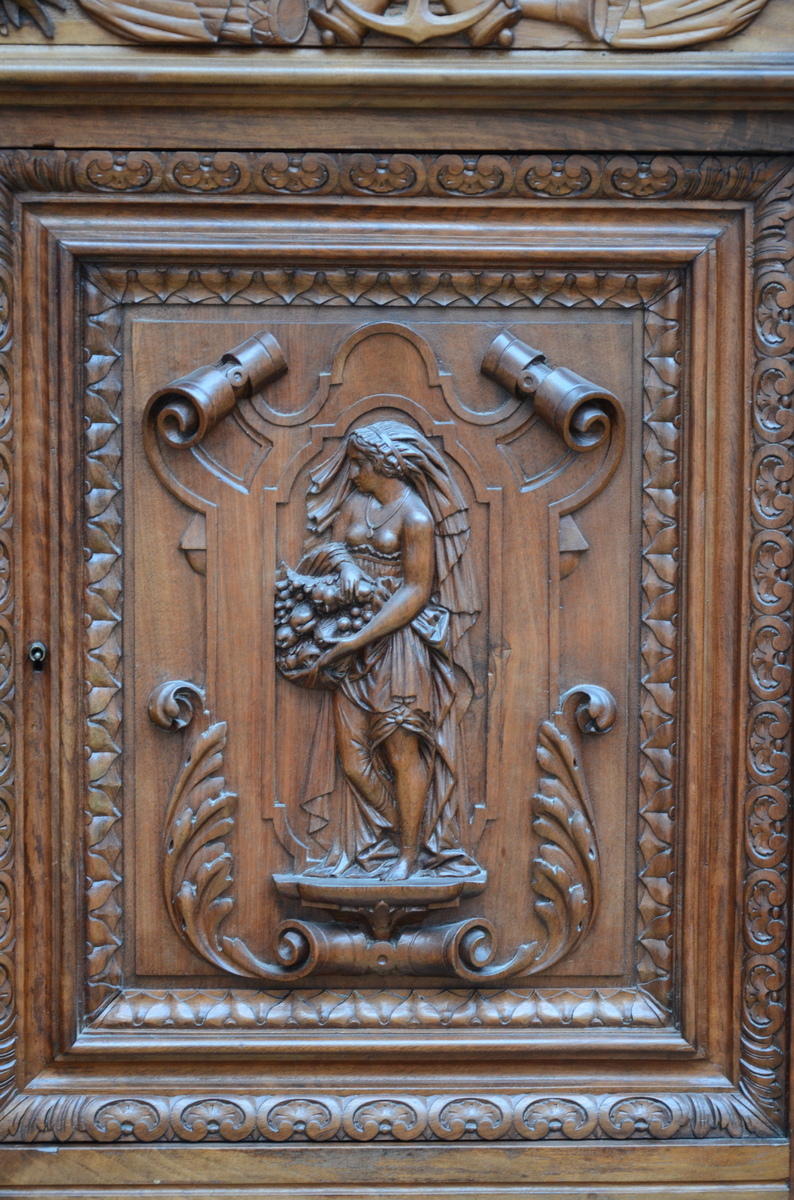 A Henri II style four-door cupboard in walnut, 19th century (52x130x198cm) - Image 3 of 8