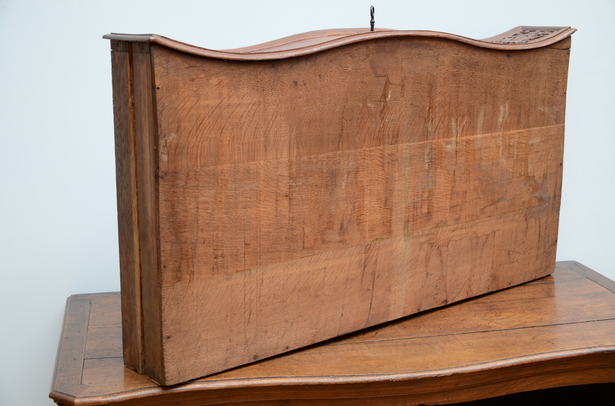 An oak Louis XV chest of drawers, 18th century (*) (68x135x92cm) - Image 3 of 4