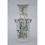 A square vase in Chinese porcelain 'elegant ladies' (*) (39cm)