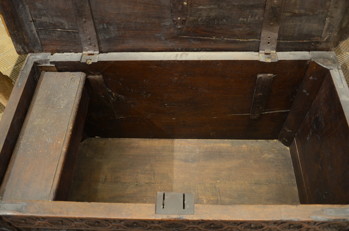 An Italian sculpted walnut chest, 17th century (59x110x65cm) - Image 5 of 6