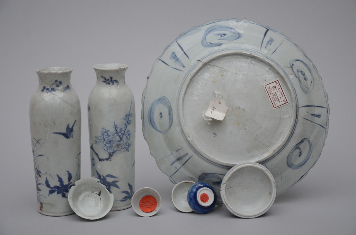 Hatcher cargo: a set of broken porcelain - Image 2 of 3