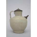 A Chinese ewer with metal mounts 'kendi' (*) (17cm)