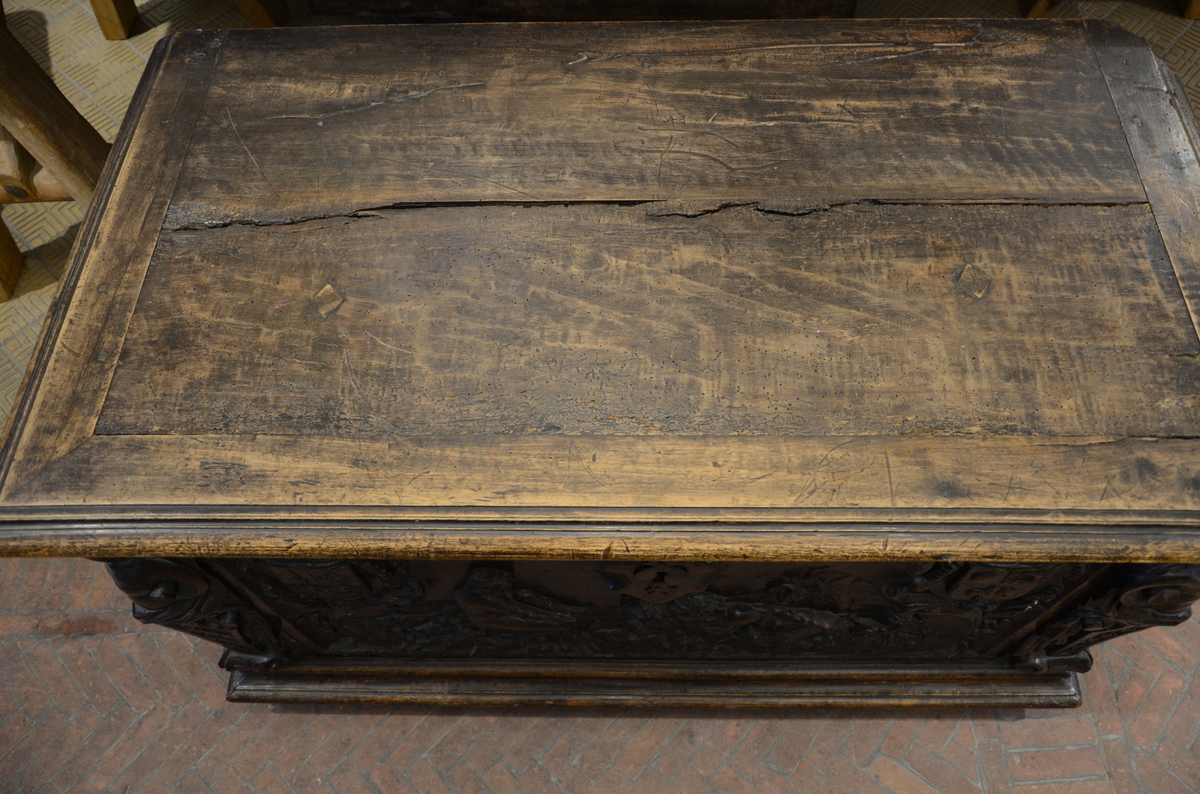 An Italian sculpted walnut chest, 17th century (59x110x65cm) - Image 6 of 6