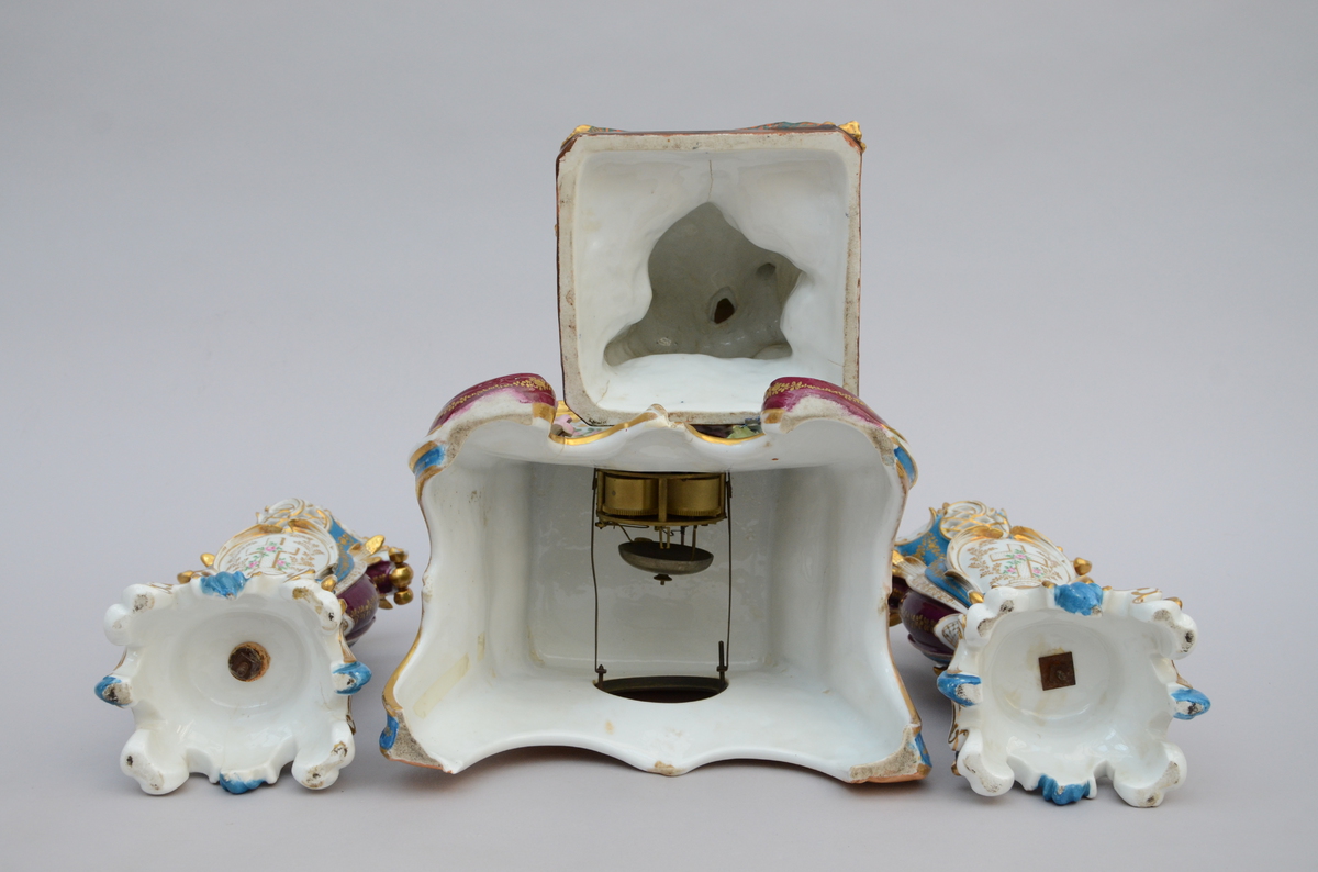 A three-piece porcelain clock set 'lady on a throne' (*) (56cm) - Image 3 of 3